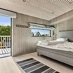 Modern With Mountains And Sea Views In * ヘニングスヴァール