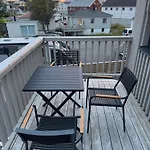 Modern With Mountains And Sea Views In アパート