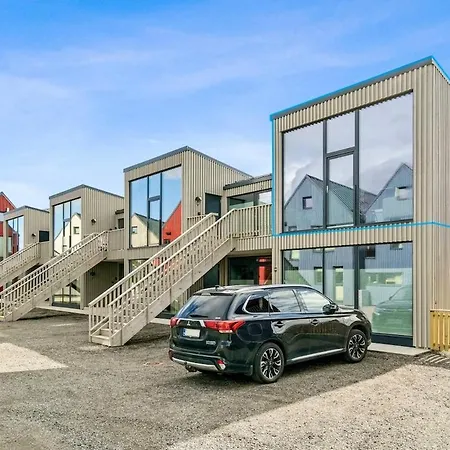 Modern With Mountains And Sea Views In アパート *