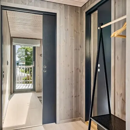 Modern With Mountains And Sea Views In Henningsvaer