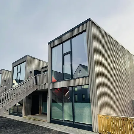 Modern With Mountains And Sea Views In * ヘニングスヴァール