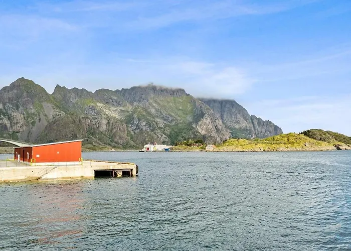 Modern With Mountains And Sea Views In Apartamento Henningsvaer