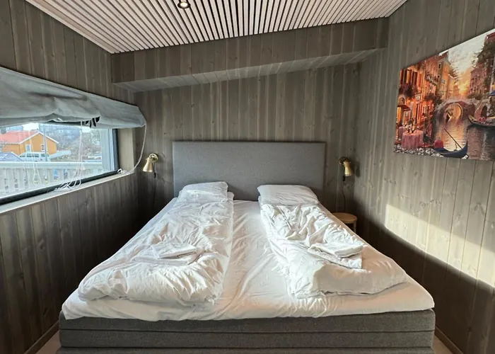 Modern With Mountains And Sea Views In Appartamento