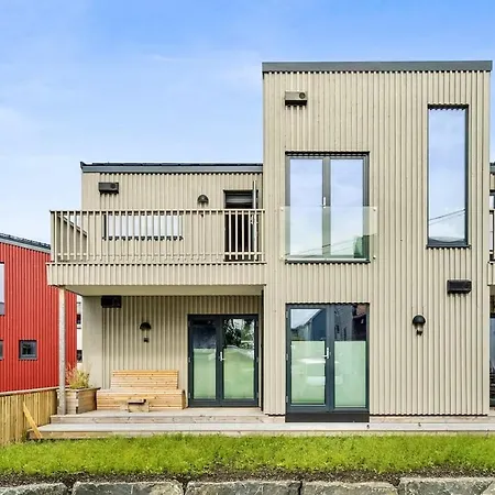 Modern With Mountains And Sea Views In Henningsvaer